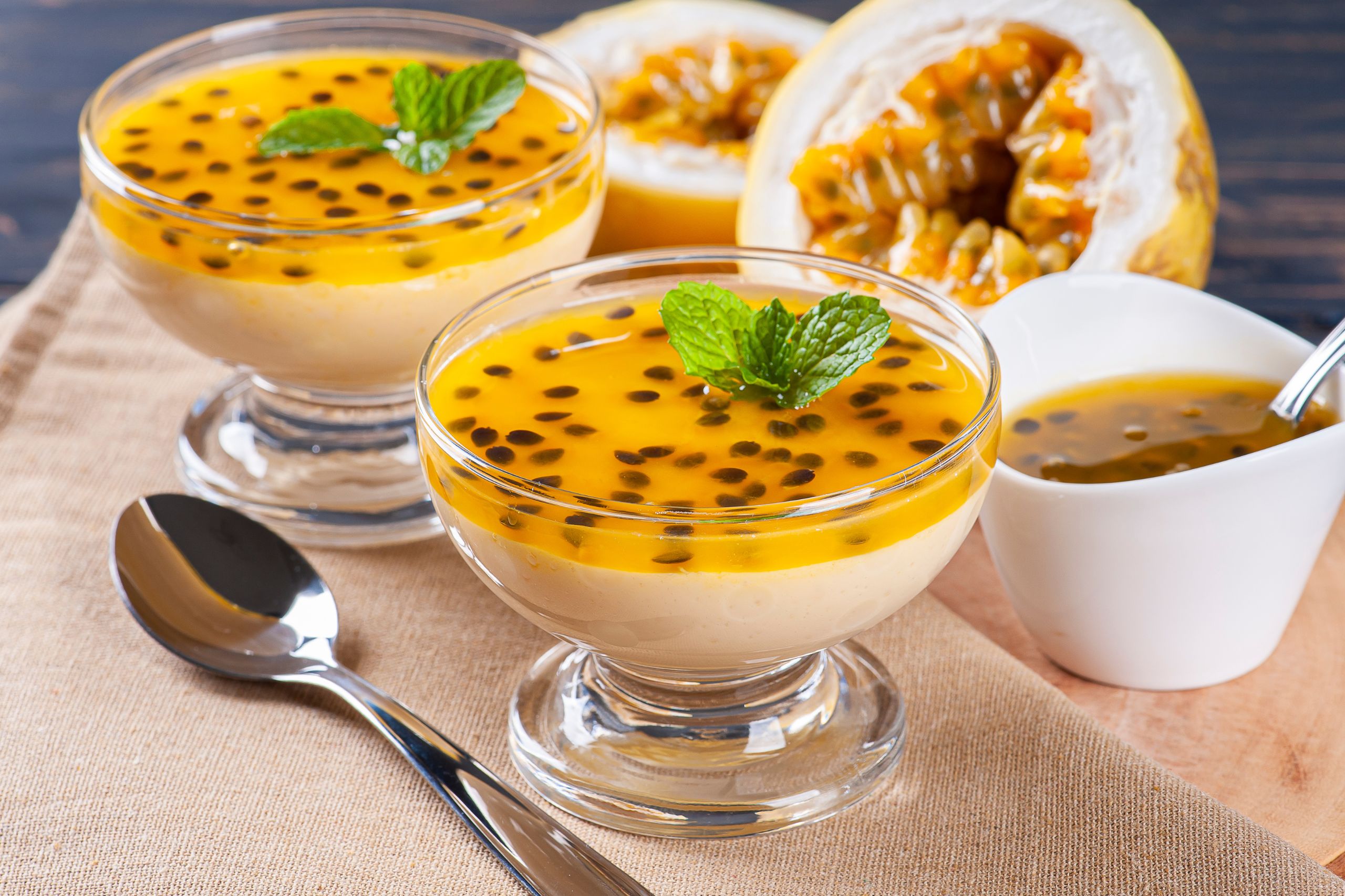 Leia mais sobre o artigo Mousse Proteico de Maracujá: Uma Delícia Fitness Pronta em 10 Minutos!